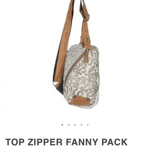 *NWT* Myra Bag: Top Zipper Fanny Pack